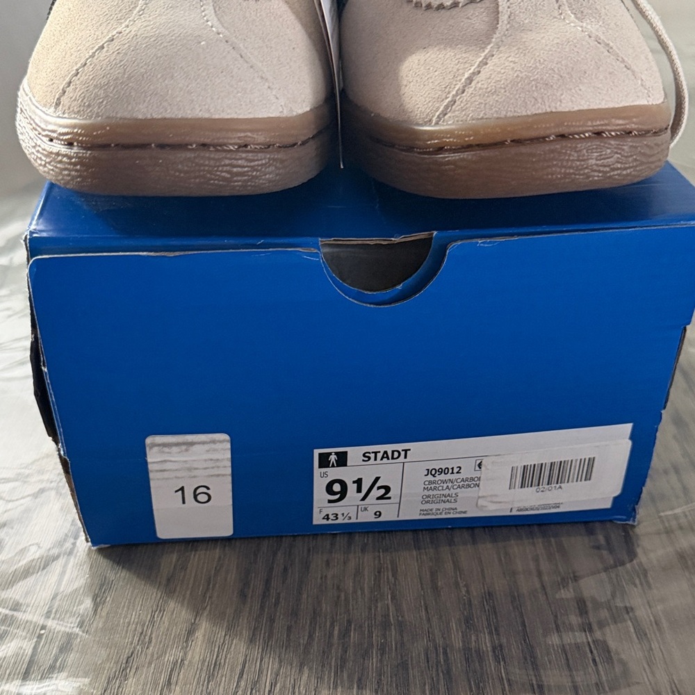 Adidas Men's Beige and Black Sneakers - Picture 4 of 5